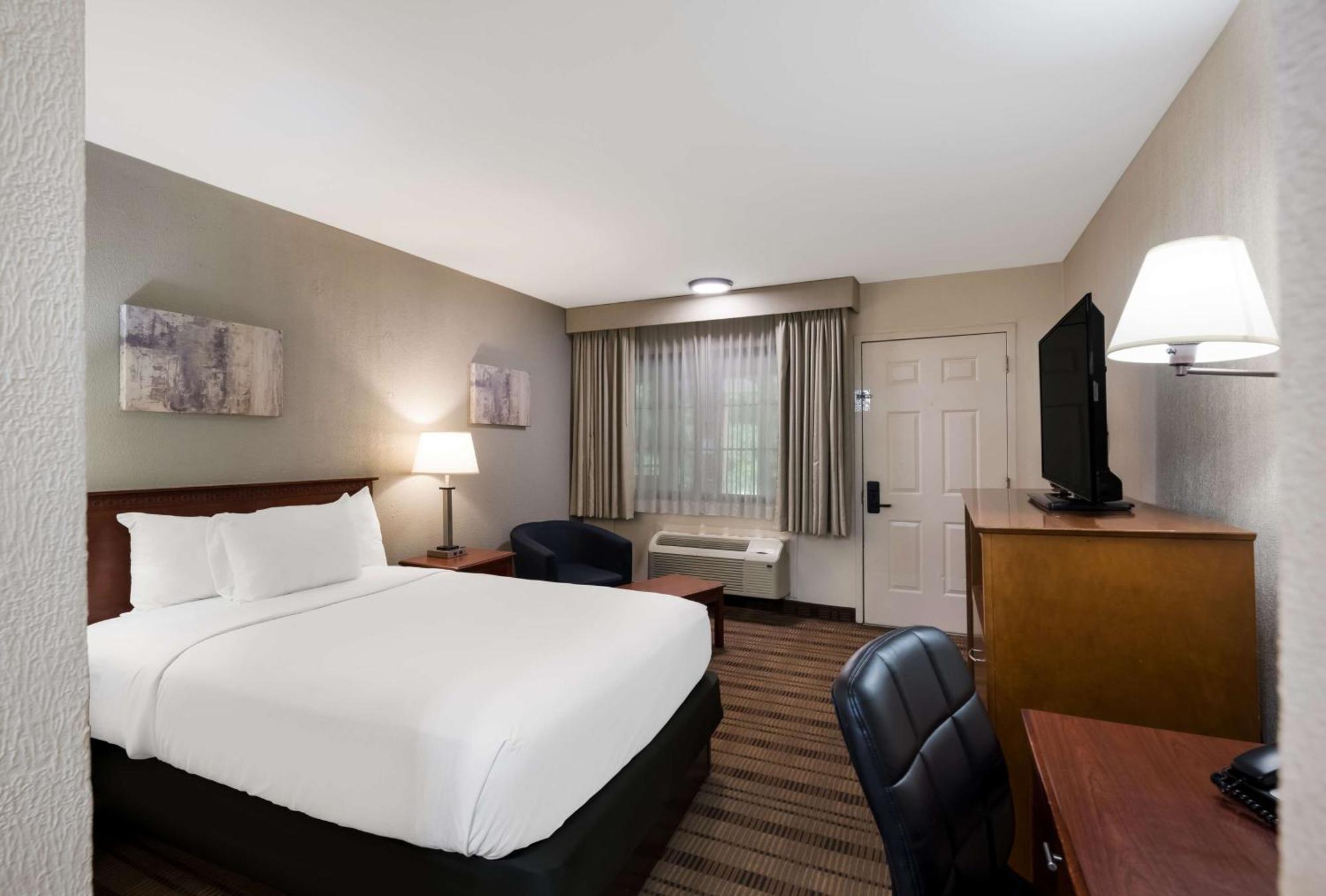 Surestay Plus By Best Western Woodbury Inn Экстерьер фото