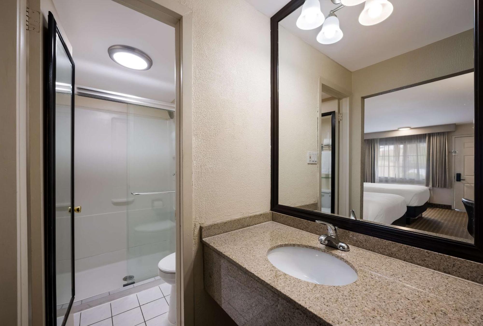 Surestay Plus By Best Western Woodbury Inn Экстерьер фото
