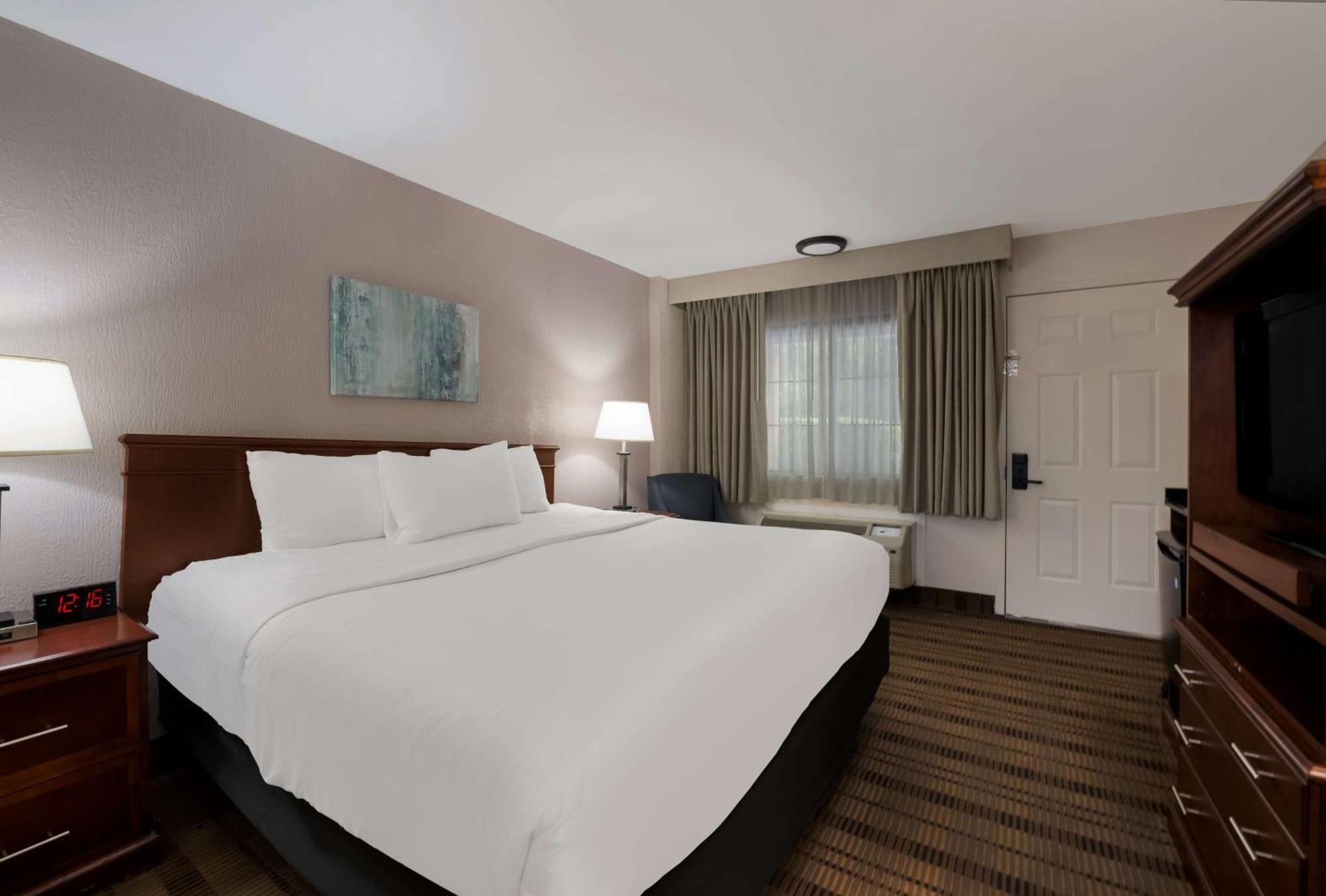 Surestay Plus By Best Western Woodbury Inn Экстерьер фото